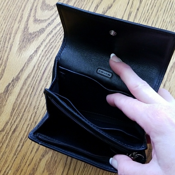 Authentic Coach Signature Wallet - Picture 4 of 8